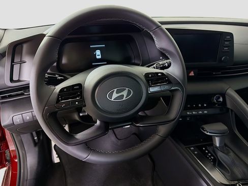 Used 2025 Hyundai Elantra Sport image 14