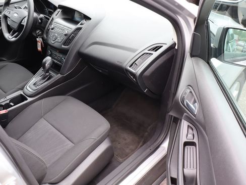 Used 2018 Ford Focus SE FWD image 36