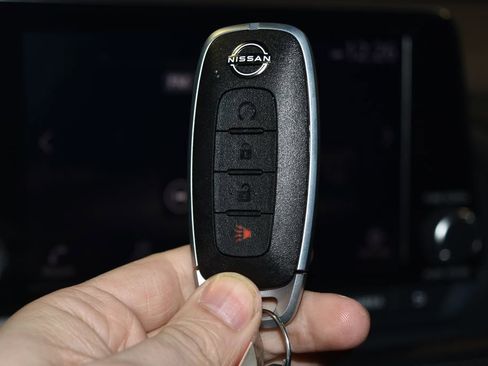 Certified 2023 Nissan Rogue SV image 18