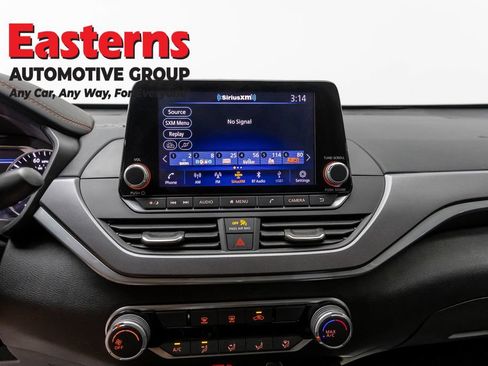 Used 2023 Nissan Altima 2.5 SR FWD image 12