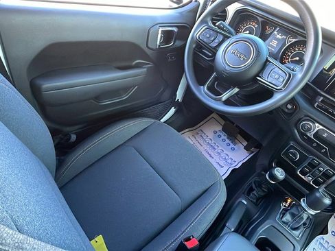 New 2025 Jeep Gladiator Sport image 14