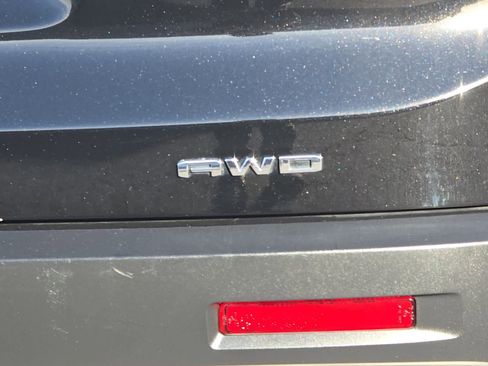 Used 2023 GMC Acadia SLT image 28