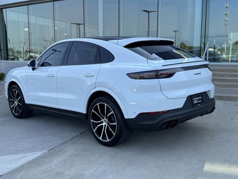 Certified 2022 Porsche Cayenne Coupe image 3