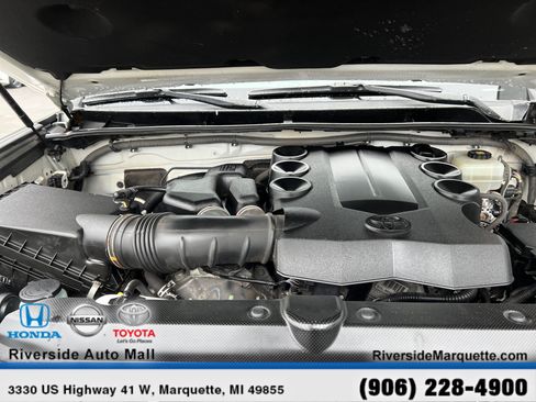 Used 2018 Toyota 4Runner TRD Off-Road Premium w/ Convenience Package AWD/4WD image 13