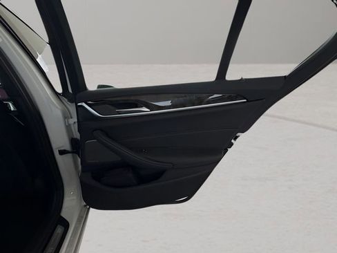 Used 2023 BMW 540i w/ Premium Package image 35