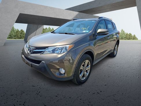 Used 2015 Toyota RAV4 XLE AWD/4WD image 2