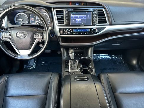Used 2017 Toyota Highlander XLE AWD/4WD image 15