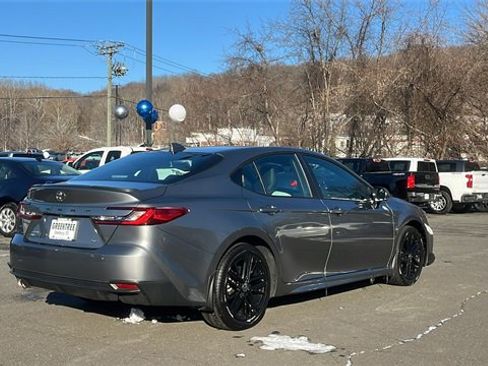 Used 2025 Toyota Camry SE image 5