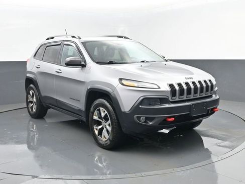 Used 2016 Jeep Cherokee Trailhawk image 3