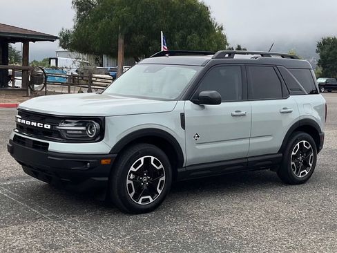 Used 2024 Ford Bronco Sport Outer Banks w/ Tech Package AWD/4WD image 2