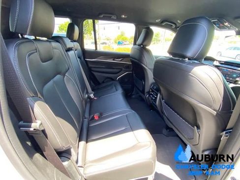 Used 2026 Jeep Grand Cherokee Limited AWD/4WD image 19