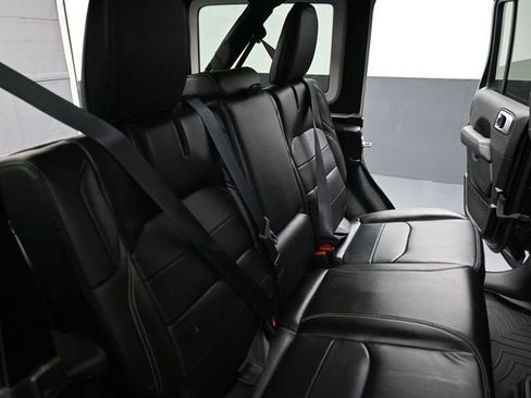 Used 2022 Jeep Wrangler Unlimited Sahara w/ Cold Weather Group AWD/4WD image 21