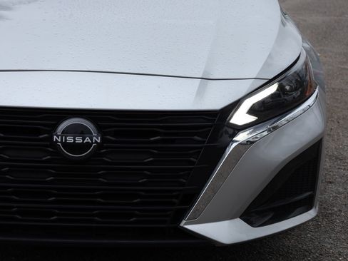 Used 2024 Nissan Altima 2.5 SV image 17