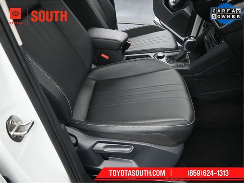 Used 2024 Volkswagen Tiguan SE image 33