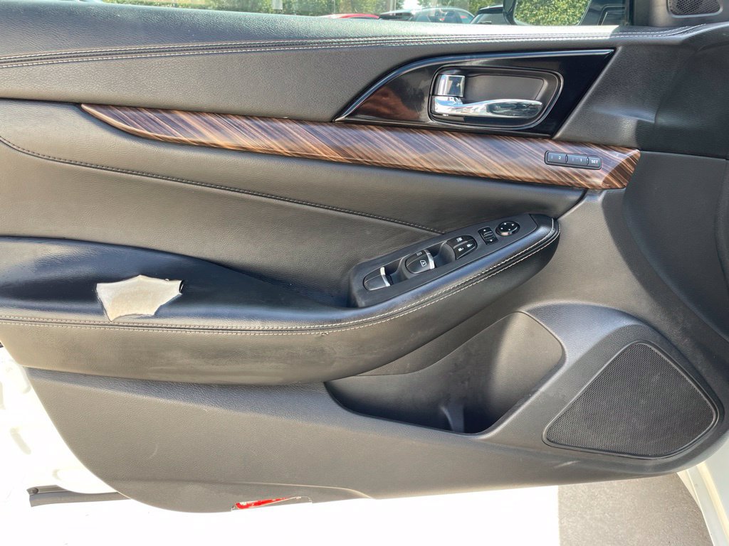 Used 2016 Nissan Maxima Platinum FWD image 17