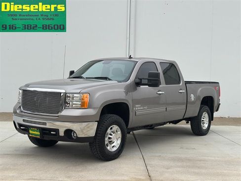 Used 2007 GMC Sierra 2500 SLE w/ Z71 Off-Road Package AWD/4WD image 1