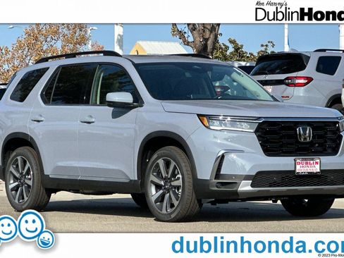 New 2025 Honda Pilot Touring image 1