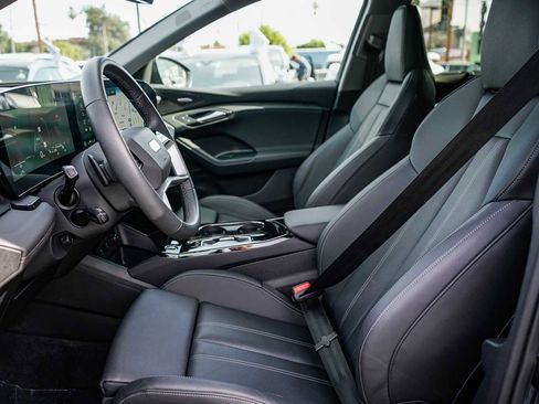 Used 2025 Audi Q6 e-tron Premium Plus image 17