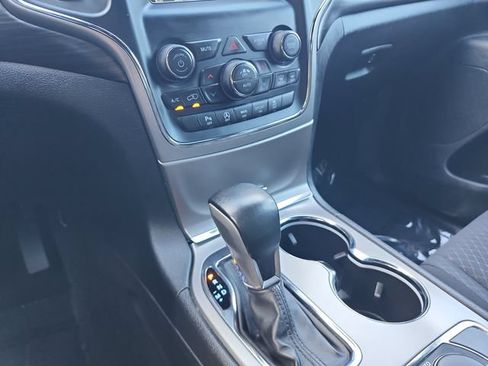 Used 2021 Jeep Grand Cherokee Laredo AWD/4WD image 29