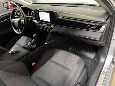 Used 2025 Toyota Camry LE w/ Convenience Package FWD image 28