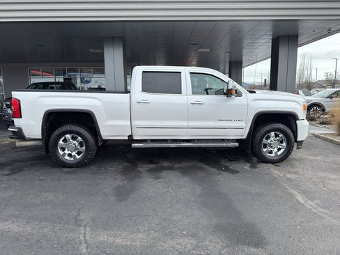 Used 2019 GMC Sierra 3500 Denali image 3