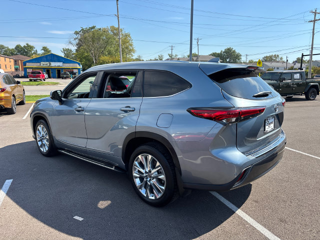 Used 2021 Toyota Highlander Limited FWD image 8