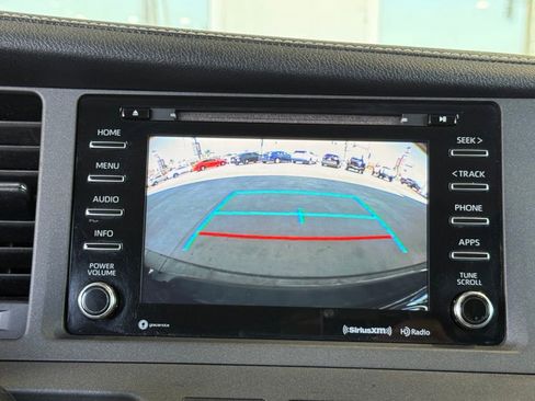 Certified 2018 Toyota Sienna SE w/ Carpet Mat Package image 30