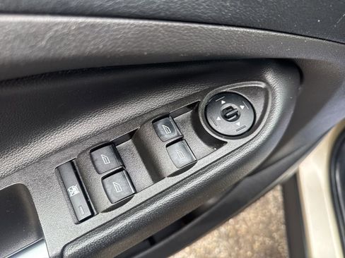 Used 2017 Ford Escape SE image 11