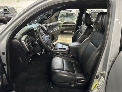 Used 2017 Toyota Tacoma TRD Pro AWD/4WD image 16