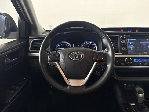 Used 2017 Toyota Highlander SE AWD/4WD image 36