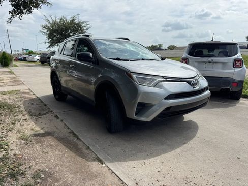 Used 2016 Toyota RAV4 LE FWD image 4
