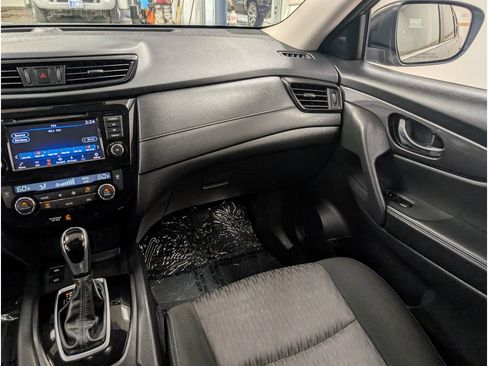 Used 2020 Nissan Rogue SV w/ Premium Package FWD image 14
