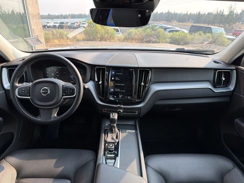 Used 2020 Volvo XC60 T6 Momentum AWD/4WD image 10