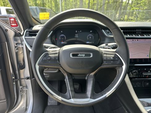 Used 2024 Jeep Grand Cherokee L Limited w/ Luxury Tech Group II image 27