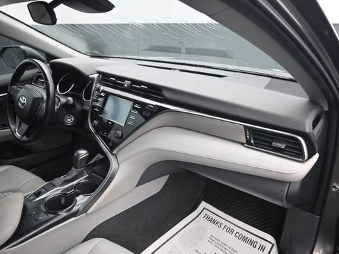 Used 2020 Toyota Camry SE w/ Cold Weather Package image 9