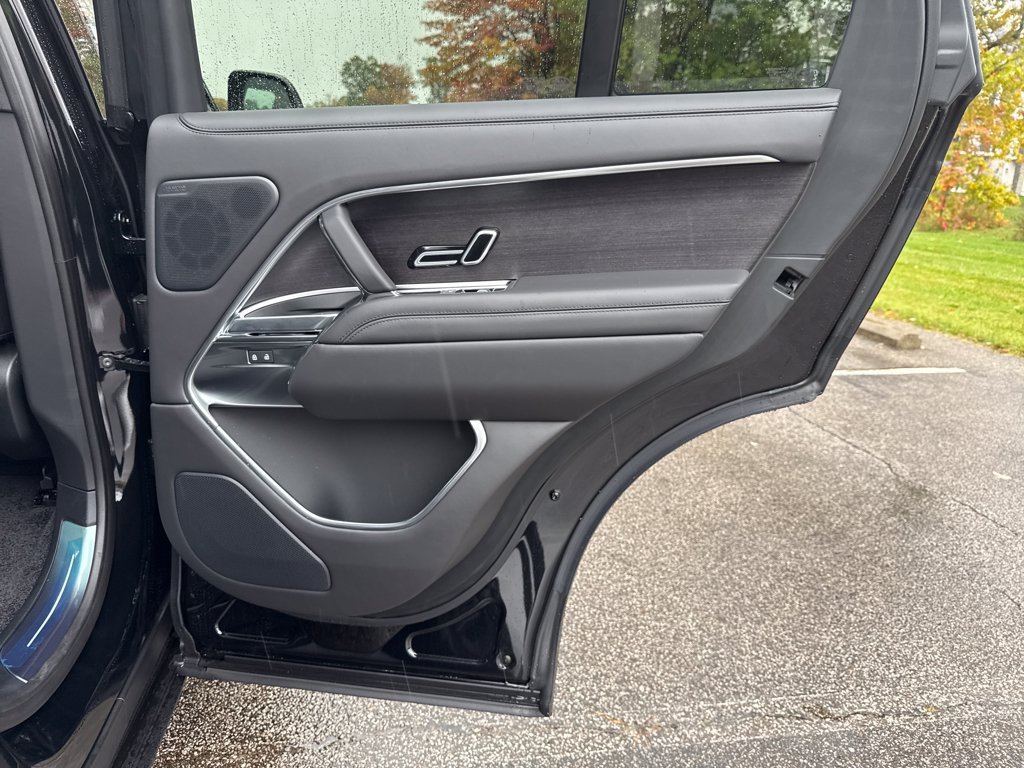 New 2025 Land Rover Range Rover SE AWD/4WD image 17