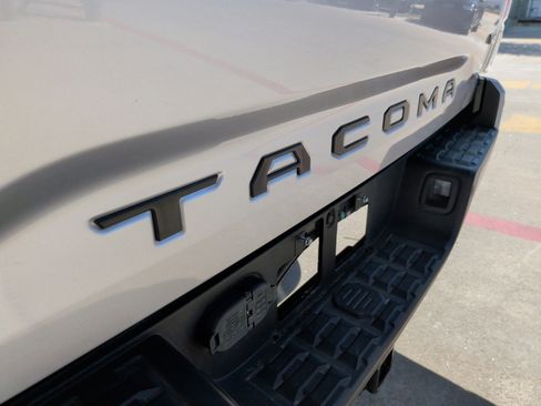 Used 2018 Toyota Tacoma Limited image 39