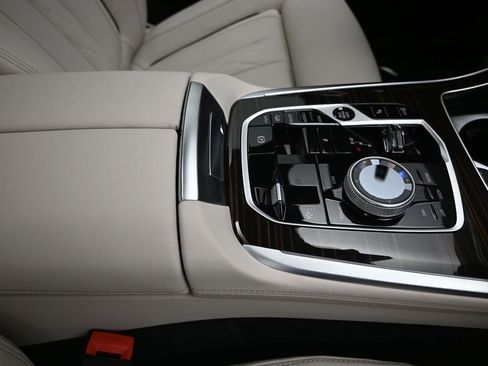 New 2026 BMW X7 M60i image 28