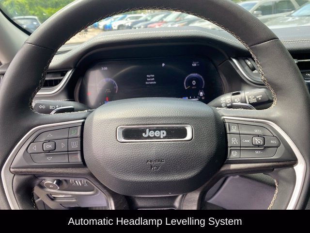 Used 2023 Jeep Grand Cherokee Limited w/ Trailer Tow Prep Group (B) RWD image 11