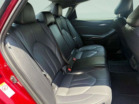 Used 2019 Toyota Avalon XLE image 12