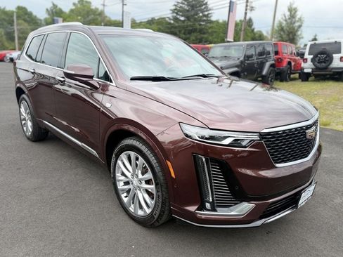 Used 2023 Cadillac XT6 Premium Luxury w/ Technology Package AWD/4WD image 2