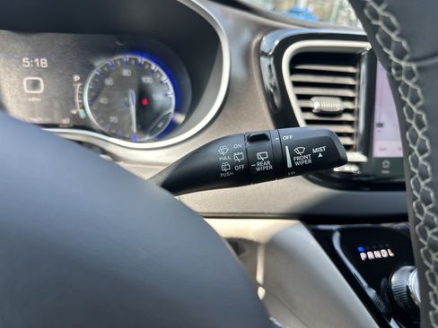 Used 2024 Chrysler Pacifica Touring-L FWD image 24
