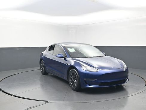 Used 2022 Tesla Model 3 Standard Range RWD image 2