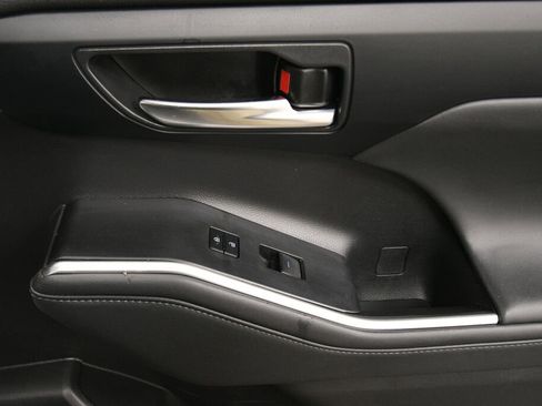 Used 2023 Toyota Highlander XSE image 33