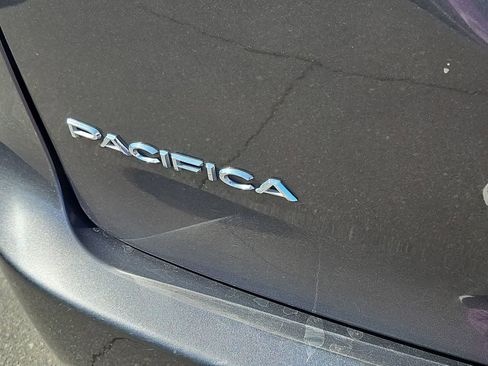 Used 2022 Chrysler Pacifica Touring-L FWD image 16