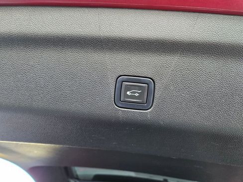 Used 2021 GMC Yukon Denali w/ Denali Premium Package image 14