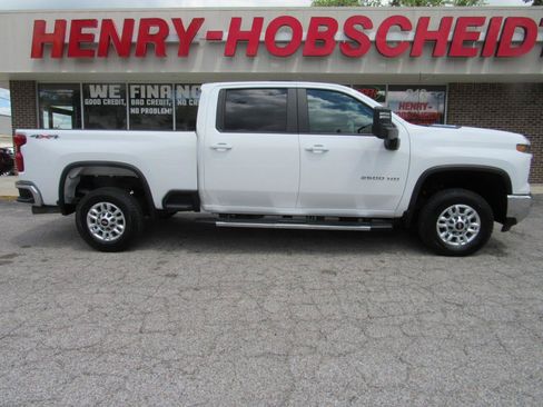 Used 2025 Chevrolet Silverado 2500 LT w/ Convenience Package AWD/4WD image 9