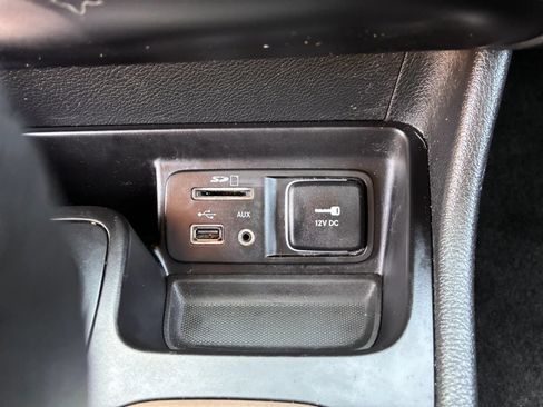 Used 2017 Jeep Cherokee Sport w/ Cold Weather Group AWD/4WD image 27