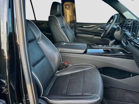 Used 2022 Cadillac Escalade Sport w/ Touring Package AWD/4WD image 31