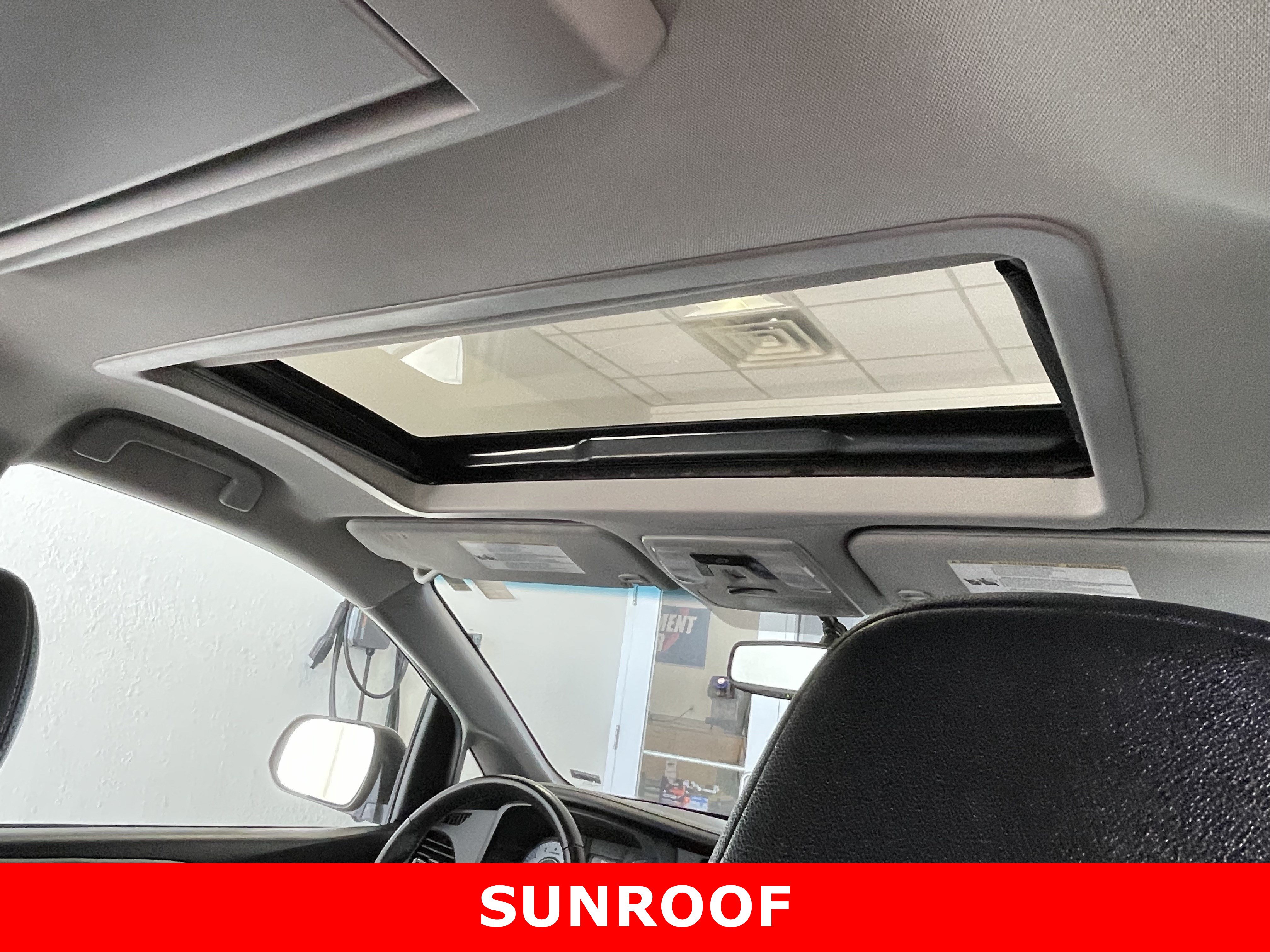 Used 2017 Toyota Sienna SE Premium FWD image 22